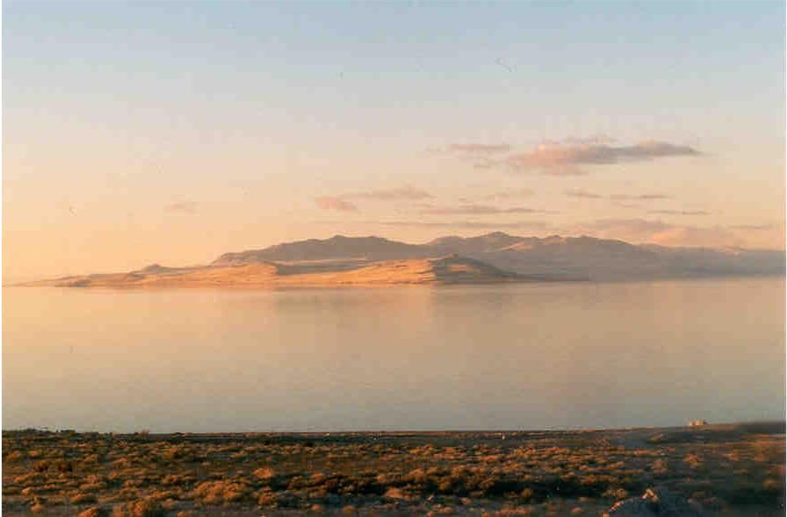 antelope_island_fr_causeway.jpg (34840 bytes)